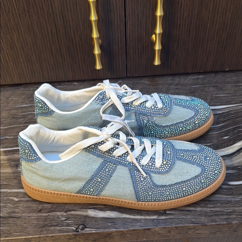 Stylish Blue Athletic Shoes with Rhinestone Accents - Picture 4 of 17